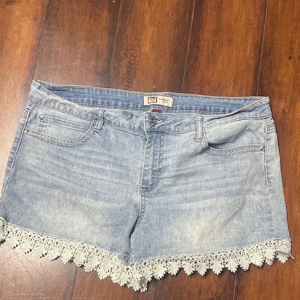Denim Lace Trim Women Shorts LEI sz 15 stretch